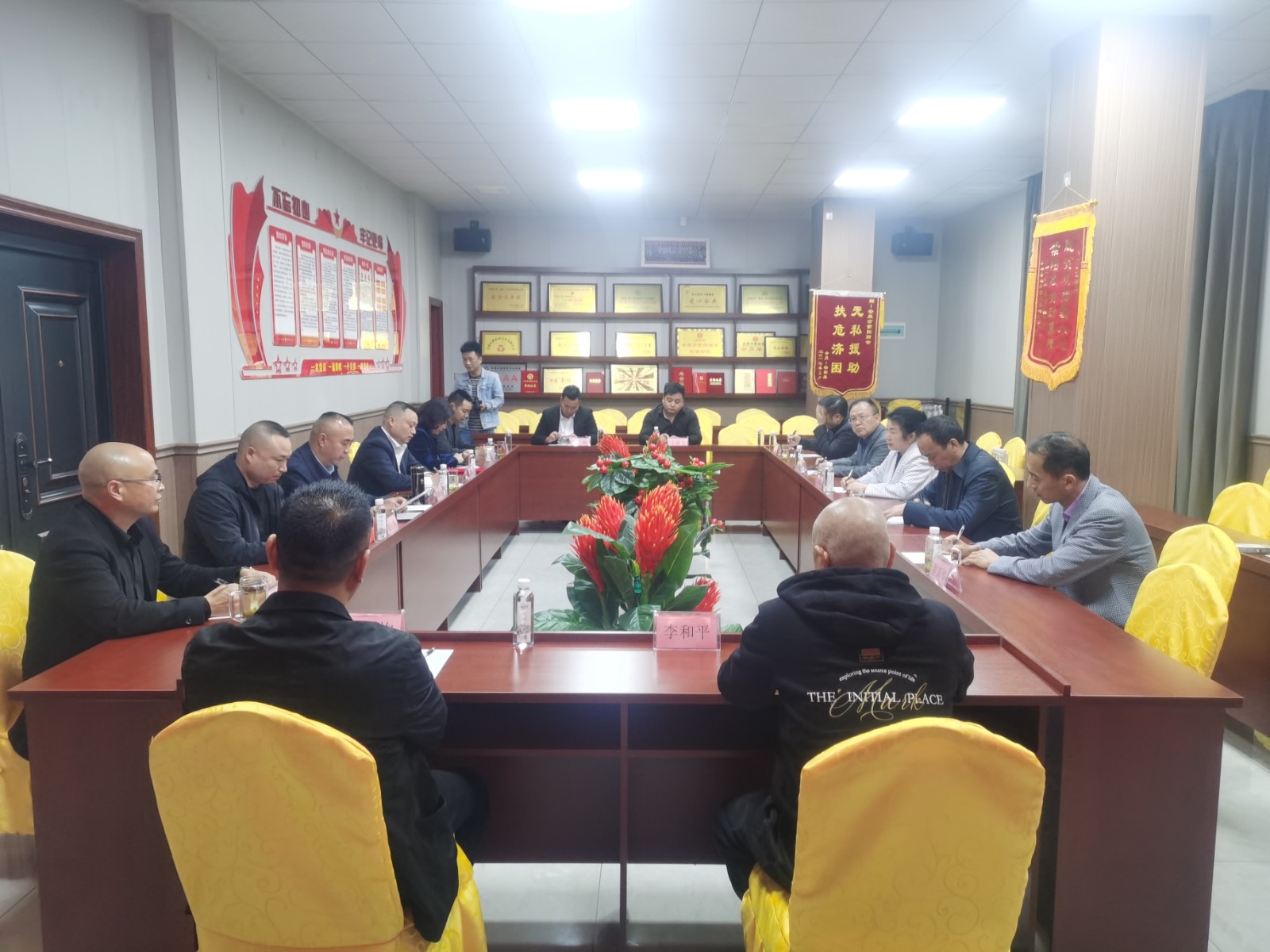 安康市紫阳商会召开顾问座谈会共商发展大计